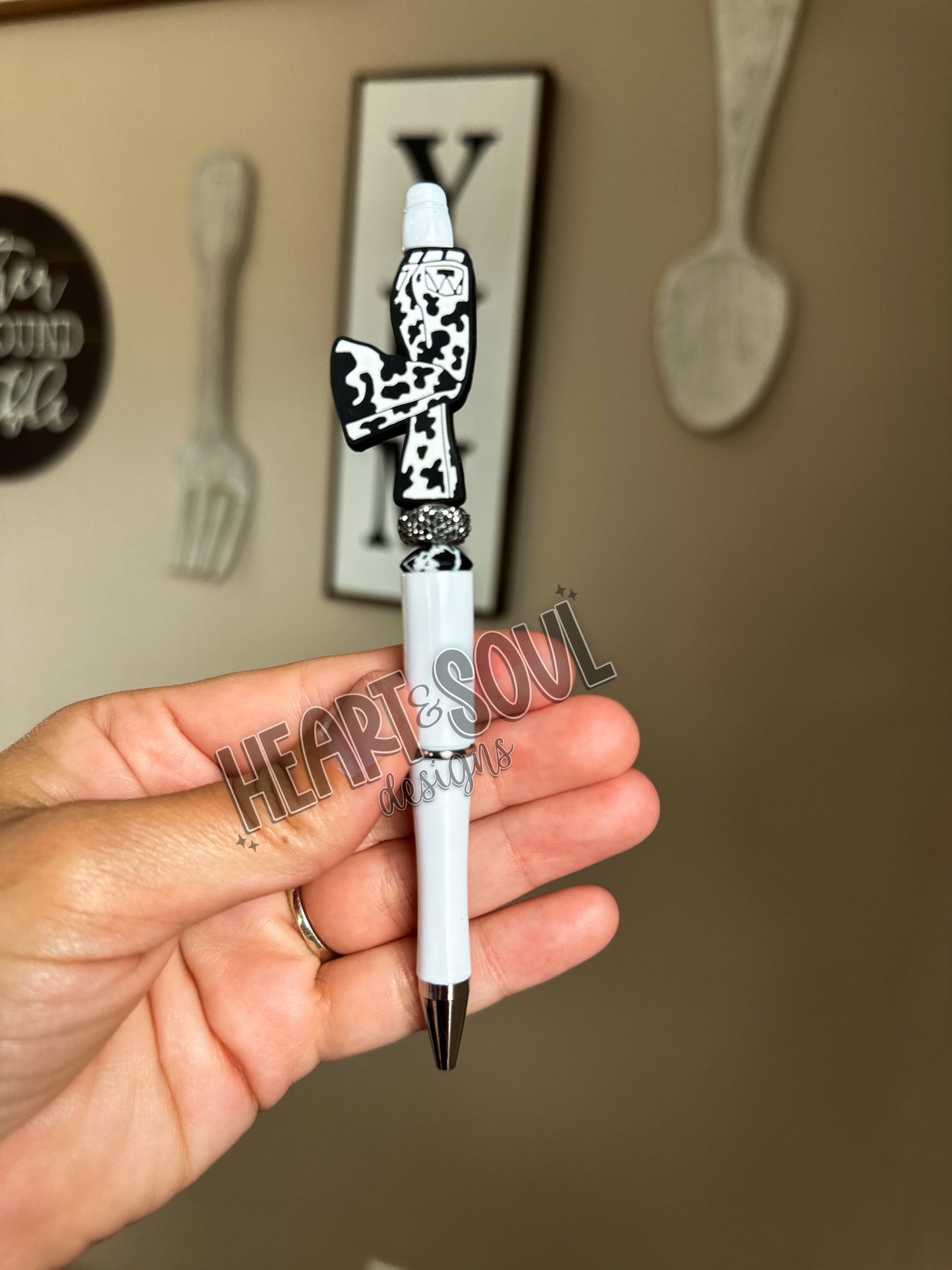 Bell bottom cow print pen